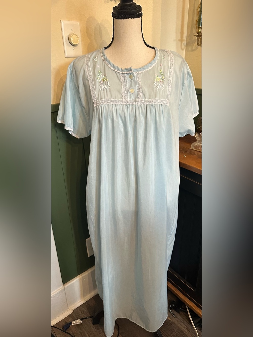 Vintage BARBIZON Nightgown Light Blue Floral Embroidery Lace Size Large